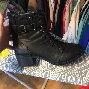 Tie up black combat booties
